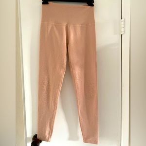 Beyond Yoga light Pink Cheetah Shine leggings